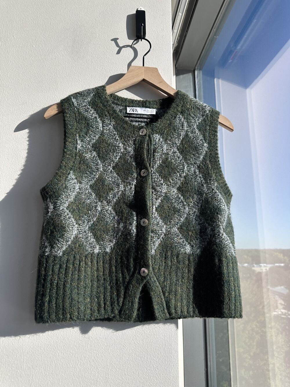 Zara Green Diamond Knit Waistcoat Sleeveless Roundneck Vest Sz L